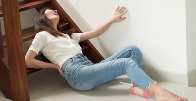 woman who slipped and fell down the stairs