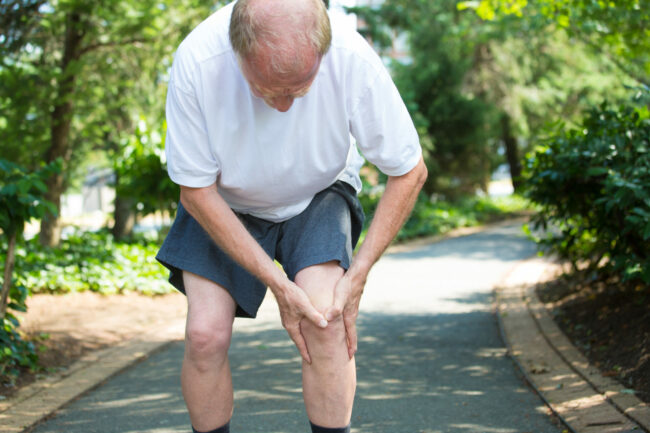 my knee hurts when i bend it and straighten it featured image my knee hurts when i bend it and straighten it featured image